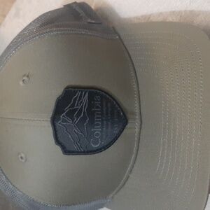 COLUMBIA OLIVE GREEN TRUCKER HAT NWT OSFM
